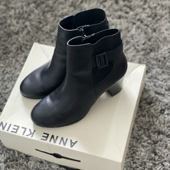 ANNE KLEIN ankle boots Black color size 9M - Picture 4 of 5